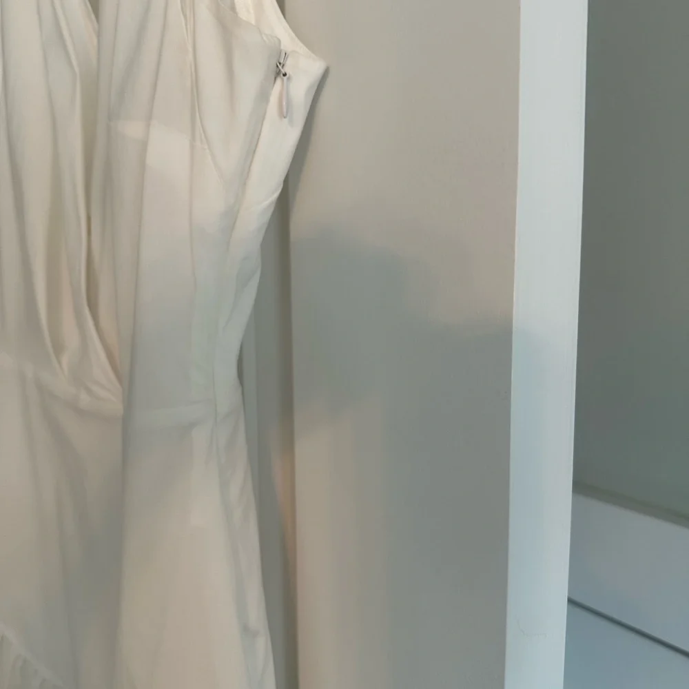 Milly white dress. - Picture 8 of 11